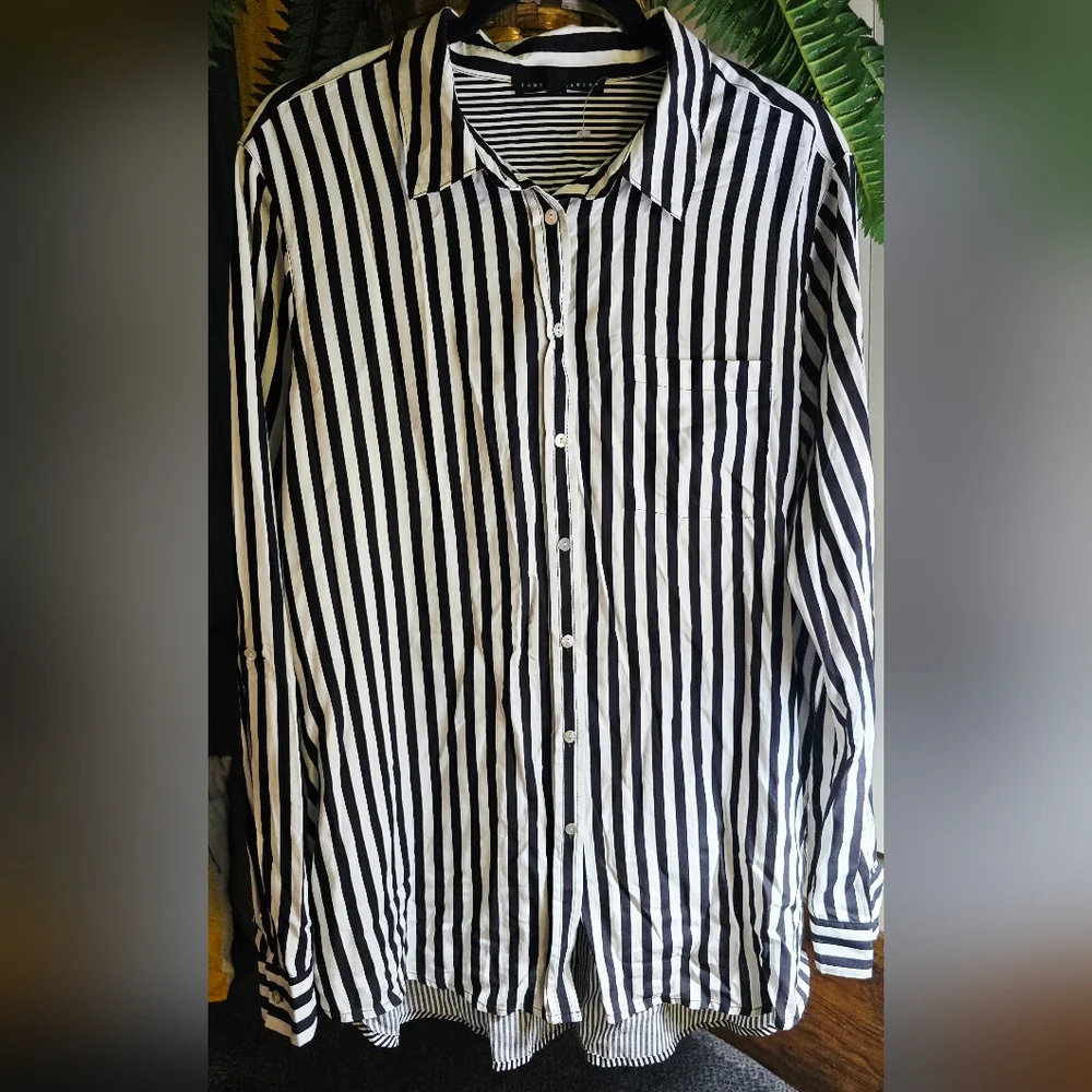 Jane + Delancey black and white striped button down blouse. Size XL. - Picture 2 of 8